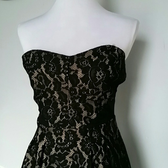 Lace dress - Picture 2 of 3